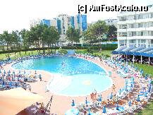 [P01] Piscina hotelului vazuta din balcon » foto by asined
 - 
<span class="allrVoted glyphicon glyphicon-heart hidden" id="av240076"></span>
<a class="m-l-10 hidden" id="sv240076" onclick="voting_Foto_DelVot(,240076,1017)" role="button">șterge vot <span class="glyphicon glyphicon-remove"></span></a>
<a id="v9240076" class=" c-red"  onclick="voting_Foto_SetVot(240076)" role="button"><span class="glyphicon glyphicon-heart-empty"></span> <b>LIKE</b> = Votează poza</a> <img class="hidden"  id="f240076W9" src="/imagini/loader.gif" border="0" /><span class="AjErrMes hidden" id="e240076ErM"></span>