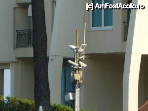 [P03] In imagine sunt camerele politiei; hotelul are si el camere de supraveghere pentru zonele de acces, parcarea privata, piscine si interioare.  » foto by adi_s
 - 
<span class="allrVoted glyphicon glyphicon-heart hidden" id="av462967"></span>
<a class="m-l-10 hidden" id="sv462967" onclick="voting_Foto_DelVot(,462967,1017)" role="button">șterge vot <span class="glyphicon glyphicon-remove"></span></a>
<a id="v9462967" class=" c-red"  onclick="voting_Foto_SetVot(462967)" role="button"><span class="glyphicon glyphicon-heart-empty"></span> <b>LIKE</b> = Votează poza</a> <img class="hidden"  id="f462967W9" src="/imagini/loader.gif" border="0" /><span class="AjErrMes hidden" id="e462967ErM"></span>
