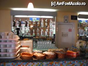 [P19] Barul din restaurant » foto by Zoazore
 - 
<span class="allrVoted glyphicon glyphicon-heart hidden" id="av433449"></span>
<a class="m-l-10 hidden" id="sv433449" onclick="voting_Foto_DelVot(,433449,1019)" role="button">șterge vot <span class="glyphicon glyphicon-remove"></span></a>
<a id="v9433449" class=" c-red"  onclick="voting_Foto_SetVot(433449)" role="button"><span class="glyphicon glyphicon-heart-empty"></span> <b>LIKE</b> = Votează poza</a> <img class="hidden"  id="f433449W9" src="/imagini/loader.gif" border="0" /><span class="AjErrMes hidden" id="e433449ErM"></span>