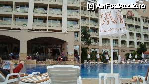 [P10] Terasa restaurantului, piscina si o parte din hotel.  » foto by mihaela72
 - 
<span class="allrVoted glyphicon glyphicon-heart hidden" id="av435548"></span>
<a class="m-l-10 hidden" id="sv435548" onclick="voting_Foto_DelVot(,435548,1020)" role="button">șterge vot <span class="glyphicon glyphicon-remove"></span></a>
<a id="v9435548" class=" c-red"  onclick="voting_Foto_SetVot(435548)" role="button"><span class="glyphicon glyphicon-heart-empty"></span> <b>LIKE</b> = Votează poza</a> <img class="hidden"  id="f435548W9" src="/imagini/loader.gif" border="0" /><span class="AjErrMes hidden" id="e435548ErM"></span>
