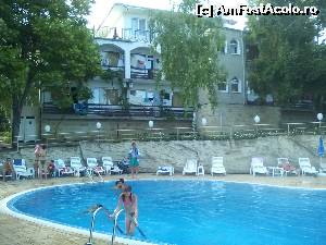 [P01] Piscina si cladirea in care am locuit cu vedere la terasa si mare.  » foto by il_ma_ra
 - 
<span class="allrVoted glyphicon glyphicon-heart hidden" id="av653597"></span>
<a class="m-l-10 hidden" id="sv653597" onclick="voting_Foto_DelVot(,653597,1026)" role="button">șterge vot <span class="glyphicon glyphicon-remove"></span></a>
<a id="v9653597" class=" c-red"  onclick="voting_Foto_SetVot(653597)" role="button"><span class="glyphicon glyphicon-heart-empty"></span> <b>LIKE</b> = Votează poza</a> <img class="hidden"  id="f653597W9" src="/imagini/loader.gif" border="0" /><span class="AjErrMes hidden" id="e653597ErM"></span>