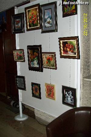 [P14] Decor... sau expozitie cu vanzare? 
Nu imi dau seama ce si cum.  » foto by RossoNerro
 - 
<span class="allrVoted glyphicon glyphicon-heart hidden" id="av381931"></span>
<a class="m-l-10 hidden" id="sv381931" onclick="voting_Foto_DelVot(,381931,1037)" role="button">șterge vot <span class="glyphicon glyphicon-remove"></span></a>
<a id="v9381931" class=" c-red"  onclick="voting_Foto_SetVot(381931)" role="button"><span class="glyphicon glyphicon-heart-empty"></span> <b>LIKE</b> = Votează poza</a> <img class="hidden"  id="f381931W9" src="/imagini/loader.gif" border="0" /><span class="AjErrMes hidden" id="e381931ErM"></span>