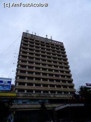 [P19] Hotel Moldova văzut din parcare. » foto by tata123 🔱
 - 
<span class="allrVoted glyphicon glyphicon-heart hidden" id="av1237936"></span>
<a class="m-l-10 hidden" id="sv1237936" onclick="voting_Foto_DelVot(,1237936,1037)" role="button">șterge vot <span class="glyphicon glyphicon-remove"></span></a>
<a id="v91237936" class=" c-red"  onclick="voting_Foto_SetVot(1237936)" role="button"><span class="glyphicon glyphicon-heart-empty"></span> <b>LIKE</b> = Votează poza</a> <img class="hidden"  id="f1237936W9" src="/imagini/loader.gif" border="0" /><span class="AjErrMes hidden" id="e1237936ErM"></span>