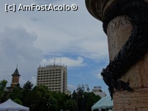 [P20] Același hotel privit de lângă statuia lui Ștefan cel mare. » foto by tata123 🔱
 - 
<span class="allrVoted glyphicon glyphicon-heart hidden" id="av1237937"></span>
<a class="m-l-10 hidden" id="sv1237937" onclick="voting_Foto_DelVot(,1237937,1037)" role="button">șterge vot <span class="glyphicon glyphicon-remove"></span></a>
<a id="v91237937" class=" c-red"  onclick="voting_Foto_SetVot(1237937)" role="button"><span class="glyphicon glyphicon-heart-empty"></span> <b>LIKE</b> = Votează poza</a> <img class="hidden"  id="f1237937W9" src="/imagini/loader.gif" border="0" /><span class="AjErrMes hidden" id="e1237937ErM"></span>