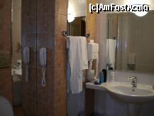 [P06] Baie camera Hotel Sol Nessebar Palace - » foto by adriatica
 - 
<span class="allrVoted glyphicon glyphicon-heart hidden" id="av221659"></span>
<a class="m-l-10 hidden" id="sv221659" onclick="voting_Foto_DelVot(,221659,1040)" role="button">șterge vot <span class="glyphicon glyphicon-remove"></span></a>
<a id="v9221659" class=" c-red"  onclick="voting_Foto_SetVot(221659)" role="button"><span class="glyphicon glyphicon-heart-empty"></span> <b>LIKE</b> = Votează poza</a> <img class="hidden"  id="f221659W9" src="/imagini/loader.gif" border="0" /><span class="AjErrMes hidden" id="e221659ErM"></span>