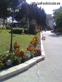 [P11] aleea principala din fata piscinei SOL NESSEBAR PALACE ...iar flori cu un colorit deosebit...in dreapta pozei se afla scena unde se tin spectacolele seara...atat pt copilasi cat si pt cei mai mari.. » foto by VIO
 - 
<span class="allrVoted glyphicon glyphicon-heart hidden" id="av239629"></span>
<a class="m-l-10 hidden" id="sv239629" onclick="voting_Foto_DelVot(,239629,1040)" role="button">șterge vot <span class="glyphicon glyphicon-remove"></span></a>
<a id="v9239629" class=" c-red"  onclick="voting_Foto_SetVot(239629)" role="button"><span class="glyphicon glyphicon-heart-empty"></span> <b>LIKE</b> = Votează poza</a> <img class="hidden"  id="f239629W9" src="/imagini/loader.gif" border="0" /><span class="AjErrMes hidden" id="e239629ErM"></span>