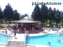 [P16] poll bar...destul de aglomerat mereu..se vede..plus piscina la fel..in dreapta se afla dozatorul cu racoritoare si mancarea servita intre mese...asa cum am povestit... » foto by VIO
 - 
<span class="allrVoted glyphicon glyphicon-heart hidden" id="av239634"></span>
<a class="m-l-10 hidden" id="sv239634" onclick="voting_Foto_DelVot(,239634,1040)" role="button">șterge vot <span class="glyphicon glyphicon-remove"></span></a>
<a id="v9239634" class=" c-red"  onclick="voting_Foto_SetVot(239634)" role="button"><span class="glyphicon glyphicon-heart-empty"></span> <b>LIKE</b> = Votează poza</a> <img class="hidden"  id="f239634W9" src="/imagini/loader.gif" border="0" /><span class="AjErrMes hidden" id="e239634ErM"></span>