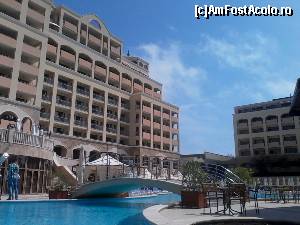 [P13] Hotelul, piscina, podul » foto by alinaconstantin
 - 
<span class="allrVoted glyphicon glyphicon-heart hidden" id="av564519"></span>
<a class="m-l-10 hidden" id="sv564519" onclick="voting_Foto_DelVot(,564519,1040)" role="button">șterge vot <span class="glyphicon glyphicon-remove"></span></a>
<a id="v9564519" class=" c-red"  onclick="voting_Foto_SetVot(564519)" role="button"><span class="glyphicon glyphicon-heart-empty"></span> <b>LIKE</b> = Votează poza</a> <img class="hidden"  id="f564519W9" src="/imagini/loader.gif" border="0" /><span class="AjErrMes hidden" id="e564519ErM"></span>