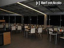 [P04] restaurantul... din pacate facuta seara poza cand nu se mai vedea nimic pe geamuri » foto by omu
 - 
<span class="allrVoted glyphicon glyphicon-heart hidden" id="av336732"></span>
<a class="m-l-10 hidden" id="sv336732" onclick="voting_Foto_DelVot(,336732,1044)" role="button">șterge vot <span class="glyphicon glyphicon-remove"></span></a>
<a id="v9336732" class=" c-red"  onclick="voting_Foto_SetVot(336732)" role="button"><span class="glyphicon glyphicon-heart-empty"></span> <b>LIKE</b> = Votează poza</a> <img class="hidden"  id="f336732W9" src="/imagini/loader.gif" border="0" /><span class="AjErrMes hidden" id="e336732ErM"></span>