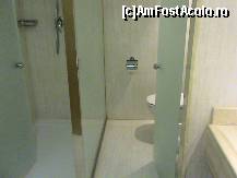 [P42] Peniscola Plaza Suites - dușul în stânga, toaleta și bideul în dreapta » foto by nicole33
 - 
<span class="allrVoted glyphicon glyphicon-heart hidden" id="av409528"></span>
<a class="m-l-10 hidden" id="sv409528" onclick="voting_Foto_DelVot(,409528,1052)" role="button">șterge vot <span class="glyphicon glyphicon-remove"></span></a>
<a id="v9409528" class=" c-red"  onclick="voting_Foto_SetVot(409528)" role="button"><span class="glyphicon glyphicon-heart-empty"></span> <b>LIKE</b> = Votează poza</a> <img class="hidden"  id="f409528W9" src="/imagini/loader.gif" border="0" /><span class="AjErrMes hidden" id="e409528ErM"></span>