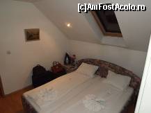 [P16] Heaven Hotel (Hunedoara) - a doua cameră primită; observați „mărimea” deosebită (am folosit un obiectiv cu unghi mare, altfel cred că nici patul nu intra în cadru!) » foto by Dragoș_MD
 - 
<span class="allrVoted glyphicon glyphicon-heart hidden" id="av497692"></span>
<a class="m-l-10 hidden" id="sv497692" onclick="voting_Foto_DelVot(,497692,1054)" role="button">șterge vot <span class="glyphicon glyphicon-remove"></span></a>
<a id="v9497692" class=" c-red"  onclick="voting_Foto_SetVot(497692)" role="button"><span class="glyphicon glyphicon-heart-empty"></span> <b>LIKE</b> = Votează poza</a> <img class="hidden"  id="f497692W9" src="/imagini/loader.gif" border="0" /><span class="AjErrMes hidden" id="e497692ErM"></span>