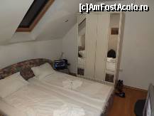 [P17] Heaven Hotel (Hunedoara) - a doua cameră primită; observați „mărimea” deosebită (am folosit un obiectiv cu unghi mare, altfel cred că nici patul nu intra în cadru!) » foto by Dragoș_MD
 - 
<span class="allrVoted glyphicon glyphicon-heart hidden" id="av497693"></span>
<a class="m-l-10 hidden" id="sv497693" onclick="voting_Foto_DelVot(,497693,1054)" role="button">șterge vot <span class="glyphicon glyphicon-remove"></span></a>
<a id="v9497693" class=" c-red"  onclick="voting_Foto_SetVot(497693)" role="button"><span class="glyphicon glyphicon-heart-empty"></span> <b>LIKE</b> = Votează poza</a> <img class="hidden"  id="f497693W9" src="/imagini/loader.gif" border="0" /><span class="AjErrMes hidden" id="e497693ErM"></span>