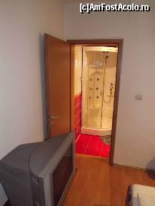[P18] Heaven Hotel (Hunedoara) - a doua cameră primită; baia » foto by Dragoș_MD
 - 
<span class="allrVoted glyphicon glyphicon-heart hidden" id="av497694"></span>
<a class="m-l-10 hidden" id="sv497694" onclick="voting_Foto_DelVot(,497694,1054)" role="button">șterge vot <span class="glyphicon glyphicon-remove"></span></a>
<a id="v9497694" class=" c-red"  onclick="voting_Foto_SetVot(497694)" role="button"><span class="glyphicon glyphicon-heart-empty"></span> <b>LIKE</b> = Votează poza</a> <img class="hidden"  id="f497694W9" src="/imagini/loader.gif" border="0" /><span class="AjErrMes hidden" id="e497694ErM"></span>