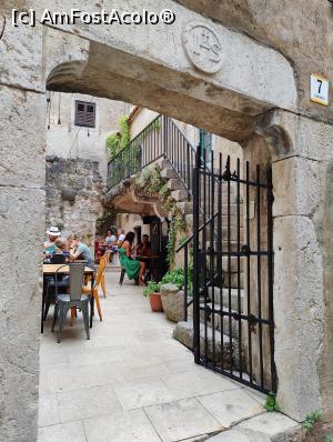 [P06] O privire spre terasa unui restaurant locat în vechiul Palat Bućin » foto by crismis
 - 
<span class="allrVoted glyphicon glyphicon-heart hidden" id="av1336081"></span>
<a class="m-l-10 hidden" id="sv1336081" onclick="voting_Foto_DelVot(,1336081,1056)" role="button">șterge vot <span class="glyphicon glyphicon-remove"></span></a>
<a id="v91336081" class=" c-red"  onclick="voting_Foto_SetVot(1336081)" role="button"><span class="glyphicon glyphicon-heart-empty"></span> <b>LIKE</b> = Votează poza</a> <img class="hidden"  id="f1336081W9" src="/imagini/loader.gif" border="0" /><span class="AjErrMes hidden" id="e1336081ErM"></span>