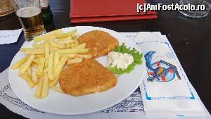 [P55] Bistro Roko - mozzarela pane si cartofi pai (50 kuna)  » foto by Camelia19
 - 
<span class="allrVoted glyphicon glyphicon-heart hidden" id="av667431"></span>
<a class="m-l-10 hidden" id="sv667431" onclick="voting_Foto_DelVot(,667431,1056)" role="button">șterge vot <span class="glyphicon glyphicon-remove"></span></a>
<a id="v9667431" class=" c-red"  onclick="voting_Foto_SetVot(667431)" role="button"><span class="glyphicon glyphicon-heart-empty"></span> <b>LIKE</b> = Votează poza</a> <img class="hidden"  id="f667431W9" src="/imagini/loader.gif" border="0" /><span class="AjErrMes hidden" id="e667431ErM"></span>
