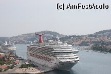 [P21] O namila in port la Dubrovnik. Pt comparatie, observati autocarul. Cum care autocar? Ala micu' din partea din spate a navei, acolo jos. » foto by miticat*
 - 
<span class="allrVoted glyphicon glyphicon-heart hidden" id="av3292"></span>
<a class="m-l-10 hidden" id="sv3292" onclick="voting_Foto_DelVot(,3292,1065)" role="button">șterge vot <span class="glyphicon glyphicon-remove"></span></a>
<a id="v93292" class=" c-red"  onclick="voting_Foto_SetVot(3292)" role="button"><span class="glyphicon glyphicon-heart-empty"></span> <b>LIKE</b> = Votează poza</a> <img class="hidden"  id="f3292W9" src="/imagini/loader.gif" border="0" /><span class="AjErrMes hidden" id="e3292ErM"></span>