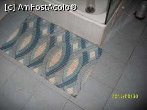 [P26] Covorașul de la duș!  » foto by puiutea
 - 
<span class="allrVoted glyphicon glyphicon-heart hidden" id="av901810"></span>
<a class="m-l-10 hidden" id="sv901810" onclick="voting_Foto_DelVot(,901810,1091)" role="button">șterge vot <span class="glyphicon glyphicon-remove"></span></a>
<a id="v9901810" class=" c-red"  onclick="voting_Foto_SetVot(901810)" role="button"><span class="glyphicon glyphicon-heart-empty"></span> <b>LIKE</b> = Votează poza</a> <img class="hidden"  id="f901810W9" src="/imagini/loader.gif" border="0" /><span class="AjErrMes hidden" id="e901810ErM"></span>