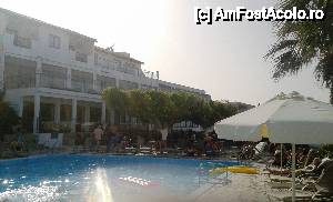 [P14] piscina si terasa » foto by Pierre
 - 
<span class="allrVoted glyphicon glyphicon-heart hidden" id="av437080"></span>
<a class="m-l-10 hidden" id="sv437080" onclick="voting_Foto_DelVot(,437080,1094)" role="button">șterge vot <span class="glyphicon glyphicon-remove"></span></a>
<a id="v9437080" class=" c-red"  onclick="voting_Foto_SetVot(437080)" role="button"><span class="glyphicon glyphicon-heart-empty"></span> <b>LIKE</b> = Votează poza</a> <img class="hidden"  id="f437080W9" src="/imagini/loader.gif" border="0" /><span class="AjErrMes hidden" id="e437080ErM"></span>