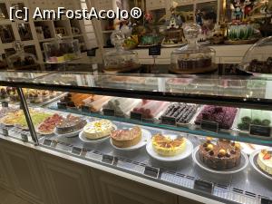[P09] Cofetăria din lobby- zona cu prăjituri » foto by tm-tc
 - 
<span class="allrVoted glyphicon glyphicon-heart hidden" id="av1251855"></span>
<a class="m-l-10 hidden" id="sv1251855" onclick="voting_Foto_DelVot(,1251855,1096)" role="button">șterge vot <span class="glyphicon glyphicon-remove"></span></a>
<a id="v91251855" class=" c-red"  onclick="voting_Foto_SetVot(1251855)" role="button"><span class="glyphicon glyphicon-heart-empty"></span> <b>LIKE</b> = Votează poza</a> <img class="hidden"  id="f1251855W9" src="/imagini/loader.gif" border="0" /><span class="AjErrMes hidden" id="e1251855ErM"></span>