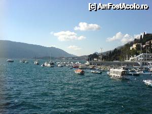[P15] In dreapta se vede terasa rstaurantului de pe faleză la Herceg Novi » foto by Nicu
 - 
<span class="allrVoted glyphicon glyphicon-heart hidden" id="av412078"></span>
<a class="m-l-10 hidden" id="sv412078" onclick="voting_Foto_DelVot(,412078,1103)" role="button">șterge vot <span class="glyphicon glyphicon-remove"></span></a>
<a id="v9412078" class=" c-red"  onclick="voting_Foto_SetVot(412078)" role="button"><span class="glyphicon glyphicon-heart-empty"></span> <b>LIKE</b> = Votează poza</a> <img class="hidden"  id="f412078W9" src="/imagini/loader.gif" border="0" /><span class="AjErrMes hidden" id="e412078ErM"></span>