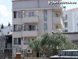 [P03] Vila Simona din Budva - vedere dinspre bulevardul principal al statiunii » foto by dan16
 - 
<span class="allrVoted glyphicon glyphicon-heart hidden" id="av344250"></span>
<a class="m-l-10 hidden" id="sv344250" onclick="voting_Foto_DelVot(,344250,1103)" role="button">șterge vot <span class="glyphicon glyphicon-remove"></span></a>
<a id="v9344250" class=" c-red"  onclick="voting_Foto_SetVot(344250)" role="button"><span class="glyphicon glyphicon-heart-empty"></span> <b>LIKE</b> = Votează poza</a> <img class="hidden"  id="f344250W9" src="/imagini/loader.gif" border="0" /><span class="AjErrMes hidden" id="e344250ErM"></span>