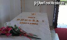 [P17] Racla  de deasupra mormântului regelui Nikola I. Oraşul Cetinje, Muntenegru. » foto by traian.leuca †
 - 
<span class="allrVoted glyphicon glyphicon-heart hidden" id="av446352"></span>
<a class="m-l-10 hidden" id="sv446352" onclick="voting_Foto_DelVot(,446352,1103)" role="button">șterge vot <span class="glyphicon glyphicon-remove"></span></a>
<a id="v9446352" class=" c-red"  onclick="voting_Foto_SetVot(446352)" role="button"><span class="glyphicon glyphicon-heart-empty"></span> <b>LIKE</b> = Votează poza</a> <img class="hidden"  id="f446352W9" src="/imagini/loader.gif" border="0" /><span class="AjErrMes hidden" id="e446352ErM"></span>