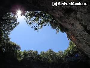 [P18] Privind spre cer de pe lacul Melissani » foto by elena_iasi
 - 
<span class="allrVoted glyphicon glyphicon-heart hidden" id="av443554"></span>
<a class="m-l-10 hidden" id="sv443554" onclick="voting_Foto_DelVot(,443554,1121)" role="button">șterge vot <span class="glyphicon glyphicon-remove"></span></a>
<a id="v9443554" class=" c-red"  onclick="voting_Foto_SetVot(443554)" role="button"><span class="glyphicon glyphicon-heart-empty"></span> <b>LIKE</b> = Votează poza</a> <img class="hidden"  id="f443554W9" src="/imagini/loader.gif" border="0" /><span class="AjErrMes hidden" id="e443554ErM"></span>