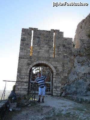 [P30] Doar poarta de la Castelul Agios Giorgios » foto by elena_iasi
 - 
<span class="allrVoted glyphicon glyphicon-heart hidden" id="av443566"></span>
<a class="m-l-10 hidden" id="sv443566" onclick="voting_Foto_DelVot(,443566,1121)" role="button">șterge vot <span class="glyphicon glyphicon-remove"></span></a>
<a id="v9443566" class=" c-red"  onclick="voting_Foto_SetVot(443566)" role="button"><span class="glyphicon glyphicon-heart-empty"></span> <b>LIKE</b> = Votează poza</a> <img class="hidden"  id="f443566W9" src="/imagini/loader.gif" border="0" /><span class="AjErrMes hidden" id="e443566ErM"></span>
