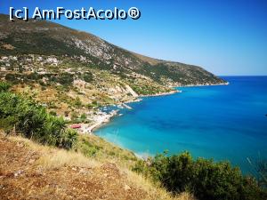 [P07] Vedere de sus asupra golfului ce adăpostește plaja Ag. Kiriaki; se vede și portulețul Zola, de unde se pleacă spre plaja Fteri » foto by crismis
 - 
<span class="allrVoted glyphicon glyphicon-heart hidden" id="av1264013"></span>
<a class="m-l-10 hidden" id="sv1264013" onclick="voting_Foto_DelVot(,1264013,1121)" role="button">șterge vot <span class="glyphicon glyphicon-remove"></span></a>
<a id="v91264013" class=" c-red"  onclick="voting_Foto_SetVot(1264013)" role="button"><span class="glyphicon glyphicon-heart-empty"></span> <b>LIKE</b> = Votează poza</a> <img class="hidden"  id="f1264013W9" src="/imagini/loader.gif" border="0" /><span class="AjErrMes hidden" id="e1264013ErM"></span>