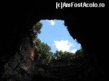 [P07] Kefalonia- Pestera Melissani. Un fenomen unic,  o spartura in plafon prin care patrunde lumina naturala. Iun.'09. » foto by motaneata
 - 
<span class="allrVoted glyphicon glyphicon-heart hidden" id="av53766"></span>
<a class="m-l-10 hidden" id="sv53766" onclick="voting_Foto_DelVot(,53766,1121)" role="button">șterge vot <span class="glyphicon glyphicon-remove"></span></a>
<a id="v953766" class=" c-red"  onclick="voting_Foto_SetVot(53766)" role="button"><span class="glyphicon glyphicon-heart-empty"></span> <b>LIKE</b> = Votează poza</a> <img class="hidden"  id="f53766W9" src="/imagini/loader.gif" border="0" /><span class="AjErrMes hidden" id="e53766ErM"></span>