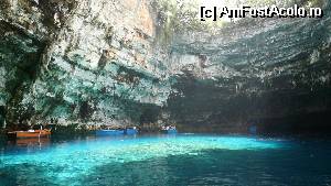 [P04] Lacul subteran Melissani » foto by anuszka
 - 
<span class="allrVoted glyphicon glyphicon-heart hidden" id="av523436"></span>
<a class="m-l-10 hidden" id="sv523436" onclick="voting_Foto_DelVot(,523436,1121)" role="button">șterge vot <span class="glyphicon glyphicon-remove"></span></a>
<a id="v9523436" class=" c-red"  onclick="voting_Foto_SetVot(523436)" role="button"><span class="glyphicon glyphicon-heart-empty"></span> <b>LIKE</b> = Votează poza</a> <img class="hidden"  id="f523436W9" src="/imagini/loader.gif" border="0" /><span class="AjErrMes hidden" id="e523436ErM"></span>