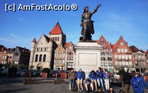 [P03] Tot in piata centrala, un monument reprezentand pe Marie-Christine de Lalaing, sotia guvernatorului orasului, cea care a condus apararea in timpul asediului din 1581 » foto by Radu Tudoran
 - 
<span class="allrVoted glyphicon glyphicon-heart hidden" id="av1050640"></span>
<a class="m-l-10 hidden" id="sv1050640" onclick="voting_Foto_DelVot(,1050640,1130)" role="button">șterge vot <span class="glyphicon glyphicon-remove"></span></a>
<a id="v91050640" class=" c-red"  onclick="voting_Foto_SetVot(1050640)" role="button"><span class="glyphicon glyphicon-heart-empty"></span> <b>LIKE</b> = Votează poza</a> <img class="hidden"  id="f1050640W9" src="/imagini/loader.gif" border="0" /><span class="AjErrMes hidden" id="e1050640ErM"></span>