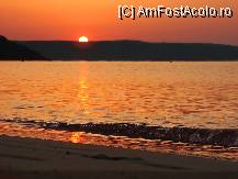 [P06] Rasaritul vazut din Albena. Datozita pozitionarii statiunii intr-un fel de golf, aici soarele nu rasare niciodata 'din mare' » foto by escu
 - 
<span class="allrVoted glyphicon glyphicon-heart hidden" id="av95067"></span>
<a class="m-l-10 hidden" id="sv95067" onclick="voting_Foto_DelVot(,95067,1145)" role="button">șterge vot <span class="glyphicon glyphicon-remove"></span></a>
<a id="v995067" class=" c-red"  onclick="voting_Foto_SetVot(95067)" role="button"><span class="glyphicon glyphicon-heart-empty"></span> <b>LIKE</b> = Votează poza</a> <img class="hidden"  id="f95067W9" src="/imagini/loader.gif" border="0" /><span class="AjErrMes hidden" id="e95067ErM"></span>