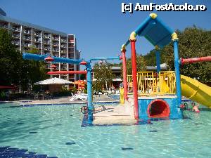 [P01] Vedere spre hotel de la piscina pentru copii » foto by Georgian79
 - 
<span class="allrVoted glyphicon glyphicon-heart hidden" id="av347184"></span>
<a class="m-l-10 hidden" id="sv347184" onclick="voting_Foto_DelVot(,347184,1145)" role="button">șterge vot <span class="glyphicon glyphicon-remove"></span></a>
<a id="v9347184" class=" c-red"  onclick="voting_Foto_SetVot(347184)" role="button"><span class="glyphicon glyphicon-heart-empty"></span> <b>LIKE</b> = Votează poza</a> <img class="hidden"  id="f347184W9" src="/imagini/loader.gif" border="0" /><span class="AjErrMes hidden" id="e347184ErM"></span>