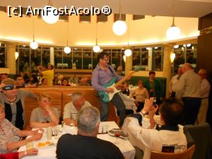 [P16] Recital la chitara in restaurant » foto by olteanul2010
 - 
<span class="allrVoted glyphicon glyphicon-heart hidden" id="av735562"></span>
<a class="m-l-10 hidden" id="sv735562" onclick="voting_Foto_DelVot(,735562,1145)" role="button">șterge vot <span class="glyphicon glyphicon-remove"></span></a>
<a id="v9735562" class=" c-red"  onclick="voting_Foto_SetVot(735562)" role="button"><span class="glyphicon glyphicon-heart-empty"></span> <b>LIKE</b> = Votează poza</a> <img class="hidden"  id="f735562W9" src="/imagini/loader.gif" border="0" /><span class="AjErrMes hidden" id="e735562ErM"></span>