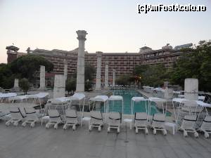 [P39] Vedere corp principal hotel si piscina principala » foto by Wayfarer
 - 
<span class="allrVoted glyphicon glyphicon-heart hidden" id="av574055"></span>
<a class="m-l-10 hidden" id="sv574055" onclick="voting_Foto_DelVot(,574055,1149)" role="button">șterge vot <span class="glyphicon glyphicon-remove"></span></a>
<a id="v9574055" class=" c-red"  onclick="voting_Foto_SetVot(574055)" role="button"><span class="glyphicon glyphicon-heart-empty"></span> <b>LIKE</b> = Votează poza</a> <img class="hidden"  id="f574055W9" src="/imagini/loader.gif" border="0" /><span class="AjErrMes hidden" id="e574055ErM"></span>