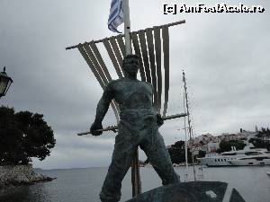 [P101] Skiathos, statuia construita de marinarii pensionari in amintirea tuturor celor care au pierit pe mare.  » foto by maryka
 - 
<span class="allrVoted glyphicon glyphicon-heart hidden" id="av630707"></span>
<a class="m-l-10 hidden" id="sv630707" onclick="voting_Foto_DelVot(,630707,1166)" role="button">șterge vot <span class="glyphicon glyphicon-remove"></span></a>
<a id="v9630707" class=" c-red"  onclick="voting_Foto_SetVot(630707)" role="button"><span class="glyphicon glyphicon-heart-empty"></span> <b>LIKE</b> = Votează poza</a> <img class="hidden"  id="f630707W9" src="/imagini/loader.gif" border="0" /><span class="AjErrMes hidden" id="e630707ErM"></span>