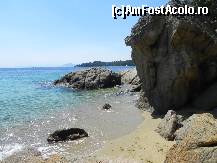 [P21] Cîteva stînci la un capăt al plajei Vromolimnos.  » foto by abancor
 - 
<span class="allrVoted glyphicon glyphicon-heart hidden" id="av459436"></span>
<a class="m-l-10 hidden" id="sv459436" onclick="voting_Foto_DelVot(,459436,1166)" role="button">șterge vot <span class="glyphicon glyphicon-remove"></span></a>
<a id="v9459436" class=" c-red"  onclick="voting_Foto_SetVot(459436)" role="button"><span class="glyphicon glyphicon-heart-empty"></span> <b>LIKE</b> = Votează poza</a> <img class="hidden"  id="f459436W9" src="/imagini/loader.gif" border="0" /><span class="AjErrMes hidden" id="e459436ErM"></span>