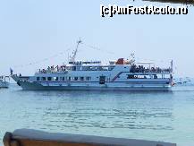 [P09] Un vaporaş aduce turişti, bănuiesc de pe altă insulă, pe plaja Koukounaries.  » foto by abancor
 - 
<span class="allrVoted glyphicon glyphicon-heart hidden" id="av459424"></span>
<a class="m-l-10 hidden" id="sv459424" onclick="voting_Foto_DelVot(,459424,1166)" role="button">șterge vot <span class="glyphicon glyphicon-remove"></span></a>
<a id="v9459424" class=" c-red"  onclick="voting_Foto_SetVot(459424)" role="button"><span class="glyphicon glyphicon-heart-empty"></span> <b>LIKE</b> = Votează poza</a> <img class="hidden"  id="f459424W9" src="/imagini/loader.gif" border="0" /><span class="AjErrMes hidden" id="e459424ErM"></span>