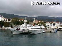 [P03] Portul din Skiathos Town îţi lua faţa cu chiar din larg. » foto by Aqvila
 - 
<span class="allrVoted glyphicon glyphicon-heart hidden" id="av303116"></span>
<a class="m-l-10 hidden" id="sv303116" onclick="voting_Foto_DelVot(,303116,1166)" role="button">șterge vot <span class="glyphicon glyphicon-remove"></span></a>
<a id="v9303116" class=" c-red"  onclick="voting_Foto_SetVot(303116)" role="button"><span class="glyphicon glyphicon-heart-empty"></span> <b>LIKE</b> = Votează poza</a> <img class="hidden"  id="f303116W9" src="/imagini/loader.gif" border="0" /><span class="AjErrMes hidden" id="e303116ErM"></span>