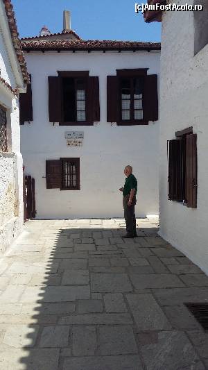 [P19] Skiathos Town - Muzeul Papadiamantis » foto by Cris
 - 
<span class="allrVoted glyphicon glyphicon-heart hidden" id="av627081"></span>
<a class="m-l-10 hidden" id="sv627081" onclick="voting_Foto_DelVot(,627081,1166)" role="button">șterge vot <span class="glyphicon glyphicon-remove"></span></a>
<a id="v9627081" class=" c-red"  onclick="voting_Foto_SetVot(627081)" role="button"><span class="glyphicon glyphicon-heart-empty"></span> <b>LIKE</b> = Votează poza</a> <img class="hidden"  id="f627081W9" src="/imagini/loader.gif" border="0" /><span class="AjErrMes hidden" id="e627081ErM"></span>