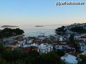 [P12] Apus peste Skiathos Town, panorama » foto by ileanaxperta*
 - 
<span class="allrVoted glyphicon glyphicon-heart hidden" id="av562116"></span>
<a class="m-l-10 hidden" id="sv562116" onclick="voting_Foto_DelVot(,562116,1166)" role="button">șterge vot <span class="glyphicon glyphicon-remove"></span></a>
<a id="v9562116" class=" c-red"  onclick="voting_Foto_SetVot(562116)" role="button"><span class="glyphicon glyphicon-heart-empty"></span> <b>LIKE</b> = Votează poza</a> <img class="hidden"  id="f562116W9" src="/imagini/loader.gif" border="0" /><span class="AjErrMes hidden" id="e562116ErM"></span>