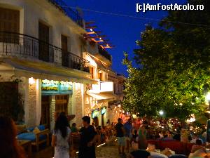 [P15] Seara la plimbare in Skiathos Town... pe strada se intind perne si canapele ale barului Rock'n'Roll :)  » foto by ileanaxperta*
 - 
<span class="allrVoted glyphicon glyphicon-heart hidden" id="av562122"></span>
<a class="m-l-10 hidden" id="sv562122" onclick="voting_Foto_DelVot(,562122,1166)" role="button">șterge vot <span class="glyphicon glyphicon-remove"></span></a>
<a id="v9562122" class=" c-red"  onclick="voting_Foto_SetVot(562122)" role="button"><span class="glyphicon glyphicon-heart-empty"></span> <b>LIKE</b> = Votează poza</a> <img class="hidden"  id="f562122W9" src="/imagini/loader.gif" border="0" /><span class="AjErrMes hidden" id="e562122ErM"></span>