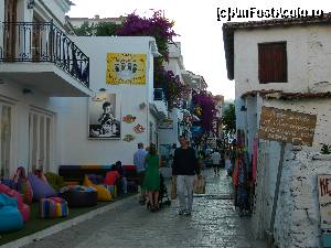 [P07] Pe strada Papadiamantis din Skiathos Town » foto by ileanaxperta*
 - 
<span class="allrVoted glyphicon glyphicon-heart hidden" id="av562110"></span>
<a class="m-l-10 hidden" id="sv562110" onclick="voting_Foto_DelVot(,562110,1166)" role="button">șterge vot <span class="glyphicon glyphicon-remove"></span></a>
<a id="v9562110" class=" c-red"  onclick="voting_Foto_SetVot(562110)" role="button"><span class="glyphicon glyphicon-heart-empty"></span> <b>LIKE</b> = Votează poza</a> <img class="hidden"  id="f562110W9" src="/imagini/loader.gif" border="0" /><span class="AjErrMes hidden" id="e562110ErM"></span>