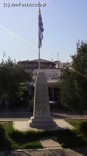 [P35] Monumentul inchinat eroilor din rezistenta antifascista din perioada celui de-al doilea razboi mondial.  » foto by ovidiuyepi
 - 
<span class="allrVoted glyphicon glyphicon-heart hidden" id="av847087"></span>
<a class="m-l-10 hidden" id="sv847087" onclick="voting_Foto_DelVot(,847087,1166)" role="button">șterge vot <span class="glyphicon glyphicon-remove"></span></a>
<a id="v9847087" class=" c-red"  onclick="voting_Foto_SetVot(847087)" role="button"><span class="glyphicon glyphicon-heart-empty"></span> <b>LIKE</b> = Votează poza</a> <img class="hidden"  id="f847087W9" src="/imagini/loader.gif" border="0" /><span class="AjErrMes hidden" id="e847087ErM"></span>