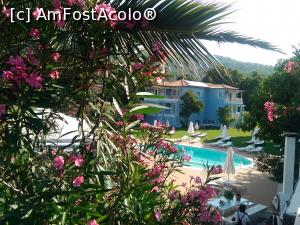[P03] Mandraki Village Hotel, aflat nu departe de campingul din Koukounaries » foto by dorgo
 - 
<span class="allrVoted glyphicon glyphicon-heart hidden" id="av888492"></span>
<a class="m-l-10 hidden" id="sv888492" onclick="voting_Foto_DelVot(,888492,1166)" role="button">șterge vot <span class="glyphicon glyphicon-remove"></span></a>
<a id="v9888492" class=" c-red"  onclick="voting_Foto_SetVot(888492)" role="button"><span class="glyphicon glyphicon-heart-empty"></span> <b>LIKE</b> = Votează poza</a> <img class="hidden"  id="f888492W9" src="/imagini/loader.gif" border="0" /><span class="AjErrMes hidden" id="e888492ErM"></span>