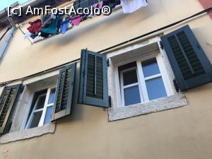 [P82] Prin Rovinj, la coborâre<p> Lipsa baconului se observă la ferestre » foto by krisstinna
 - 
<span class="allrVoted glyphicon glyphicon-heart hidden" id="av1037401"></span>
<a class="m-l-10 hidden" id="sv1037401" onclick="voting_Foto_DelVot(,1037401,1168)" role="button">șterge vot <span class="glyphicon glyphicon-remove"></span></a>
<a id="v91037401" class=" c-red"  onclick="voting_Foto_SetVot(1037401)" role="button"><span class="glyphicon glyphicon-heart-empty"></span> <b>LIKE</b> = Votează poza</a> <img class="hidden"  id="f1037401W9" src="/imagini/loader.gif" border="0" /><span class="AjErrMes hidden" id="e1037401ErM"></span>