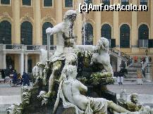 [P20] Viena - in fata palatului Schonbrunn. » foto by presario
 - 
<span class="allrVoted glyphicon glyphicon-heart hidden" id="av69068"></span>
<a class="m-l-10 hidden" id="sv69068" onclick="voting_Foto_DelVot(,69068,1169)" role="button">șterge vot <span class="glyphicon glyphicon-remove"></span></a>
<a id="v969068" class=" c-red"  onclick="voting_Foto_SetVot(69068)" role="button"><span class="glyphicon glyphicon-heart-empty"></span> <b>LIKE</b> = Votează poza</a> <img class="hidden"  id="f69068W9" src="/imagini/loader.gif" border="0" /><span class="AjErrMes hidden" id="e69068ErM"></span>