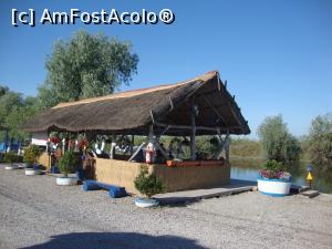 [P03] În portul Jurilovca este amenajată această ”sală” de așteptare pentru cei care iau vaporașul spre Gura Portiței. » foto by Floryn81
 - 
<span class="allrVoted glyphicon glyphicon-heart hidden" id="av863154"></span>
<a class="m-l-10 hidden" id="sv863154" onclick="voting_Foto_DelVot(,863154,1172)" role="button">șterge vot <span class="glyphicon glyphicon-remove"></span></a>
<a id="v9863154" class=" c-red"  onclick="voting_Foto_SetVot(863154)" role="button"><span class="glyphicon glyphicon-heart-empty"></span> <b>LIKE</b> = Votează poza</a> <img class="hidden"  id="f863154W9" src="/imagini/loader.gif" border="0" /><span class="AjErrMes hidden" id="e863154ErM"></span>