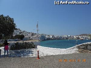[P01] Orașul Mykonos, văzut de la intrarea pe faleză.  » foto by Rodel
 - 
<span class="allrVoted glyphicon glyphicon-heart hidden" id="av638507"></span>
<a class="m-l-10 hidden" id="sv638507" onclick="voting_Foto_DelVot(,638507,1176)" role="button">șterge vot <span class="glyphicon glyphicon-remove"></span></a>
<a id="v9638507" class=" c-red"  onclick="voting_Foto_SetVot(638507)" role="button"><span class="glyphicon glyphicon-heart-empty"></span> <b>LIKE</b> = Votează poza</a> <img class="hidden"  id="f638507W9" src="/imagini/loader.gif" border="0" /><span class="AjErrMes hidden" id="e638507ErM"></span>